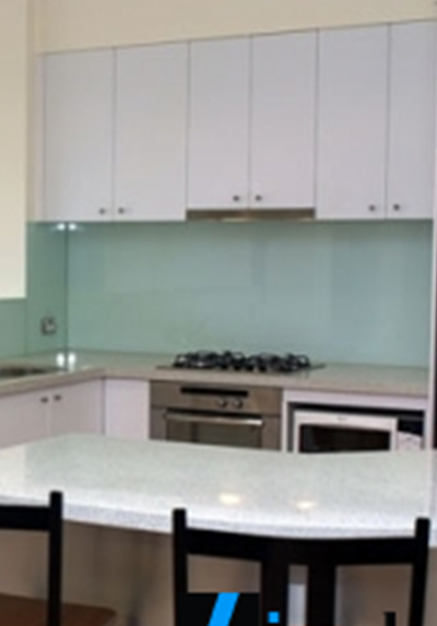  Kính màu ốp bếp đẹp 09 