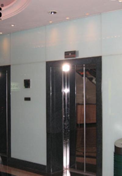  Kính màu ốp tường  01