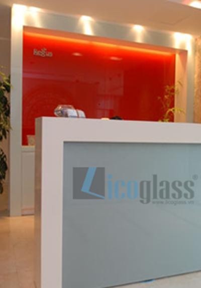  Kính màu ốp tường sảnh đẹp Licoglass