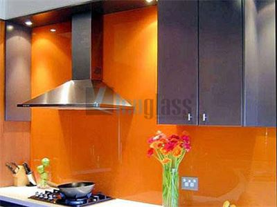 Mẫu Kính ốp bếp màu cam